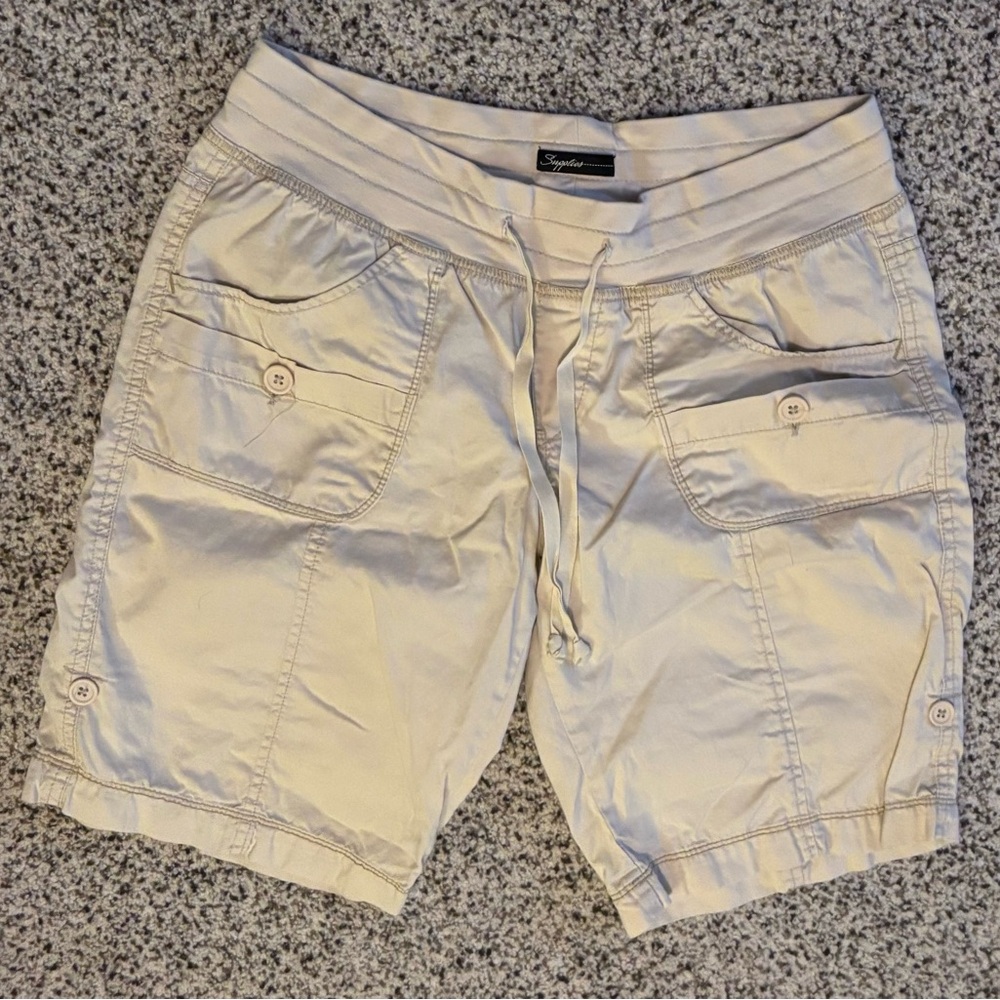 Cream Cargo Shorts with Classic Flat Front Design